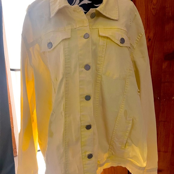 Lightly distressed jean jacket - Picture 1 of 13